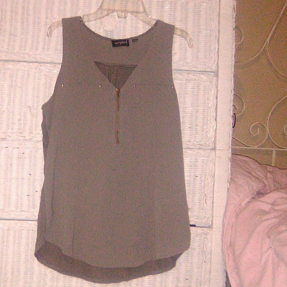 Gray Short Sleeve Zip Up Blouse